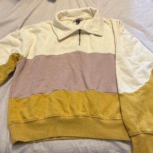 Universal Thread🧵 crew neck pull over         Size: medium